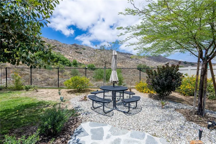 528 Qeweewish, San Jacinto, California 92582