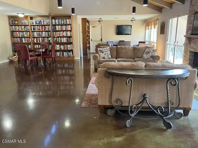 Large, relaxing Clubhouse and Library.