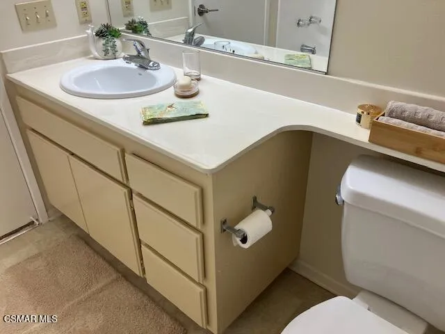 Large mirror, make-up light