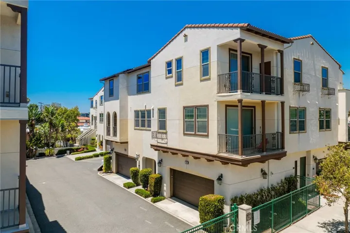 1845 Orizaba Avenue 103, Signal Hill, California 90755