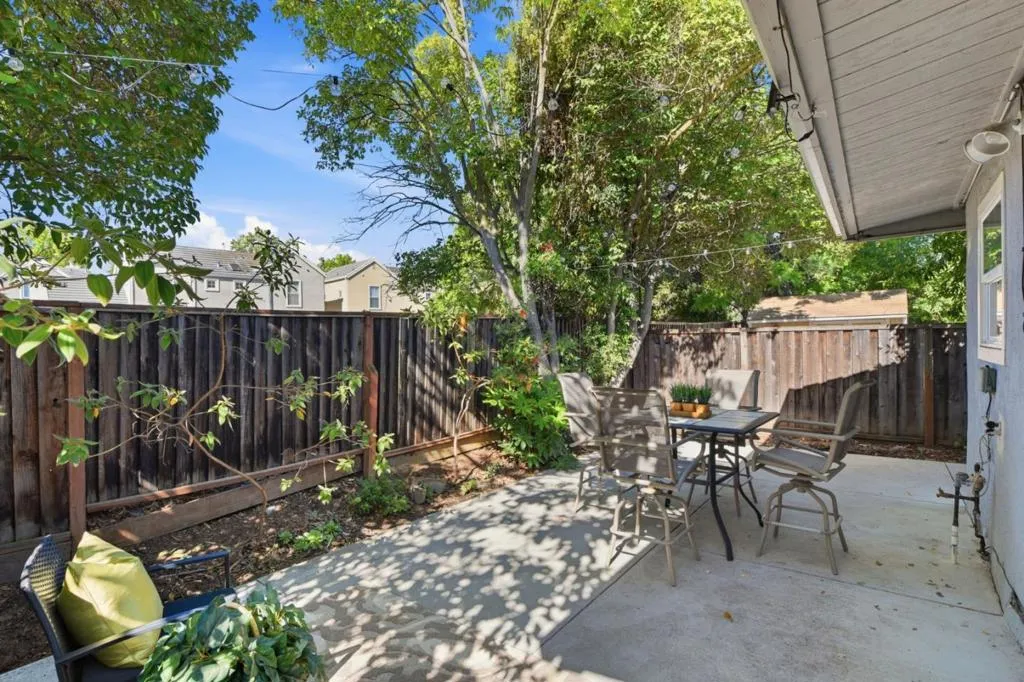 Back unit Spacious Back yard