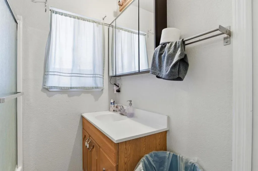 Front unit Bathroom