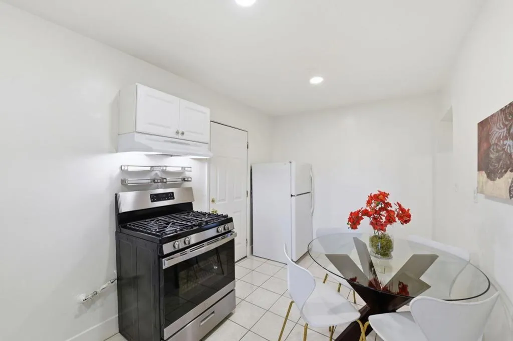 Back unit - Access to back yard