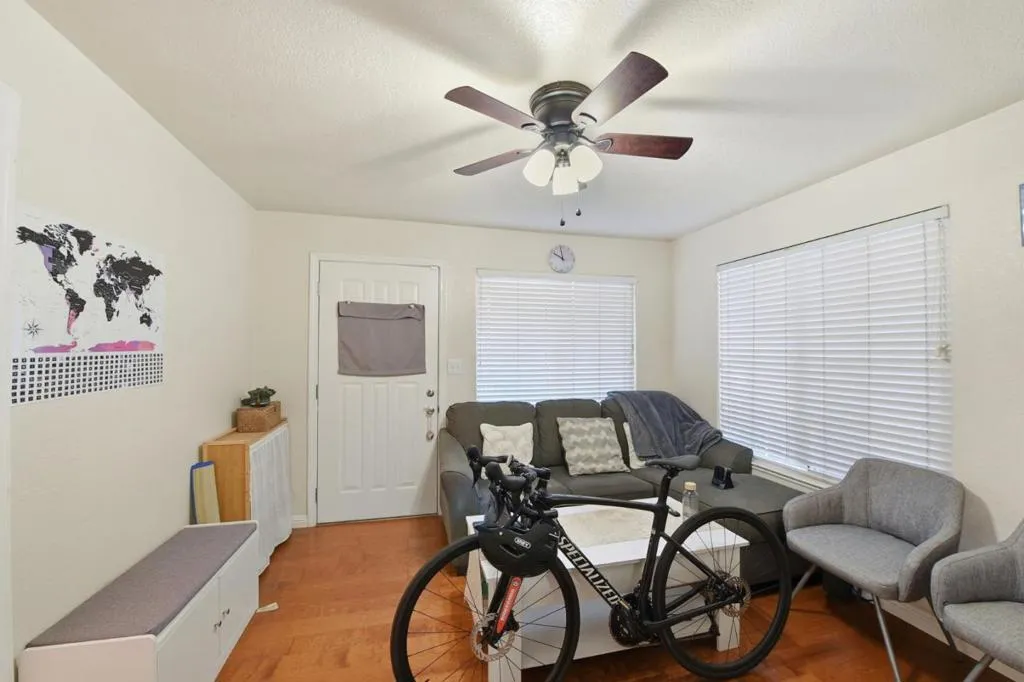 Front unit - Living room