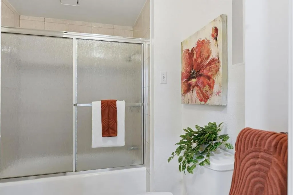 Back Unit - Freshly glazed bath