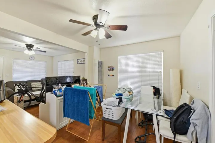 Front unit - Dining area