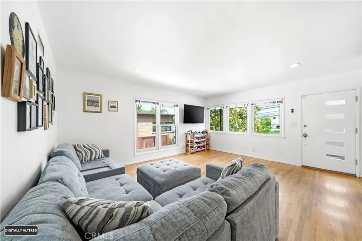 1439 El Paso, Los Angeles, California 90065