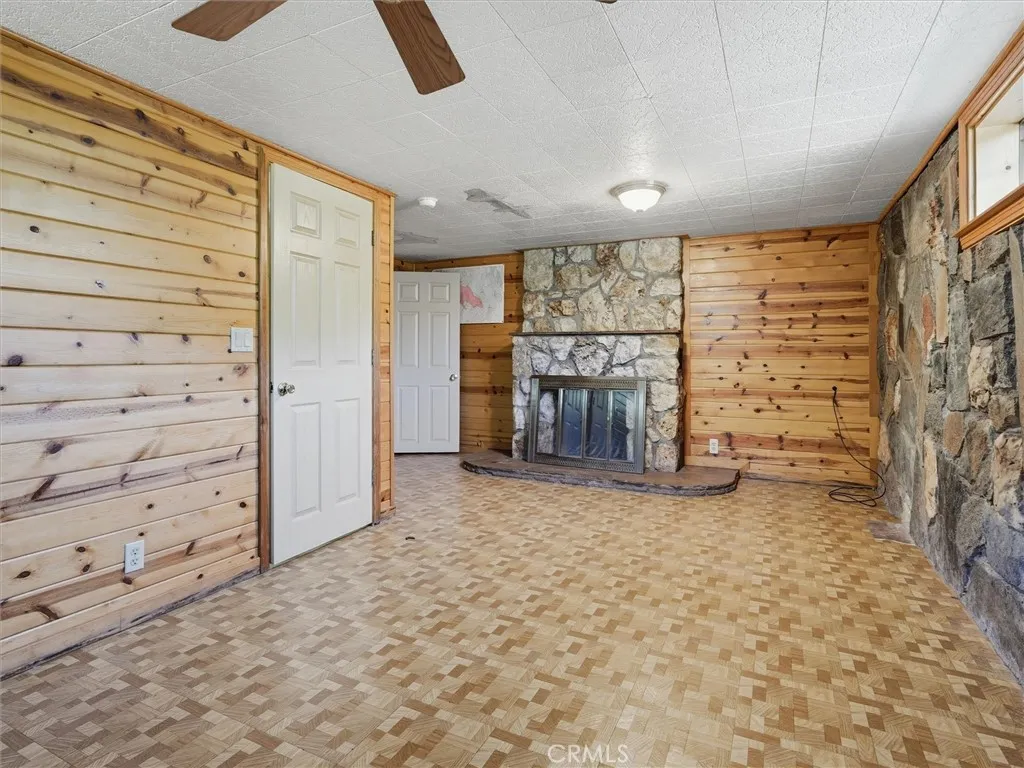 Quarts crystal fire place