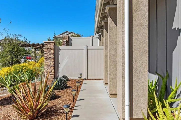 1918 Julie Dawn Place, Escondido, California 92026