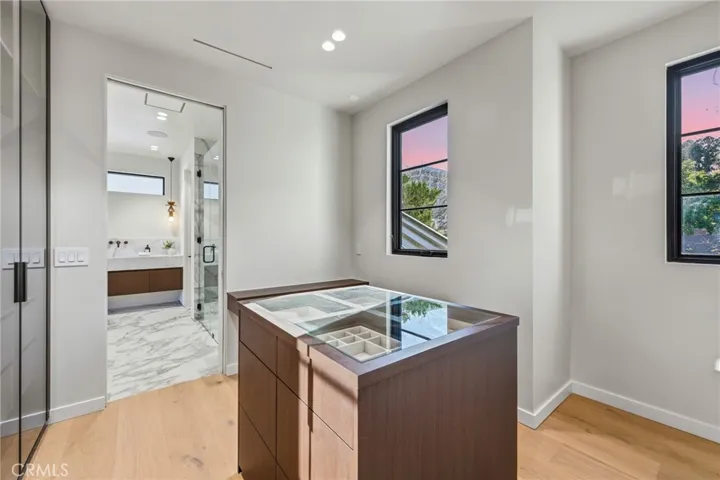 4900 Valjean, Encino, California 91436