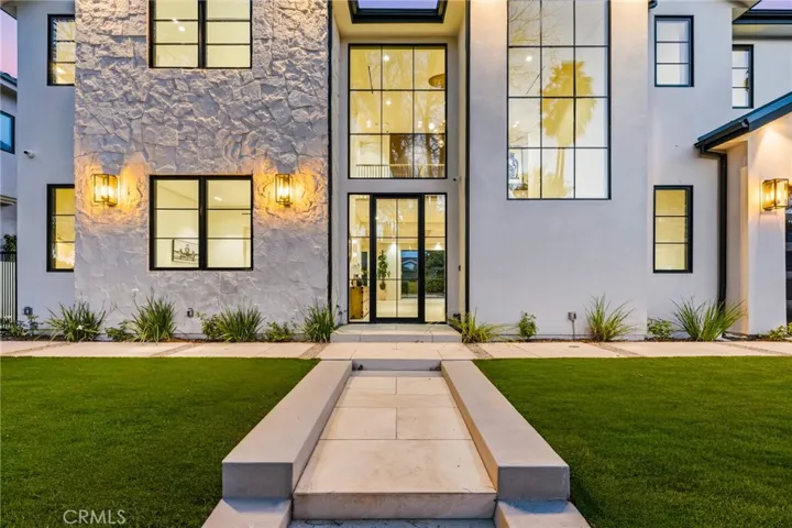 4900 Valjean, Encino, California 91436