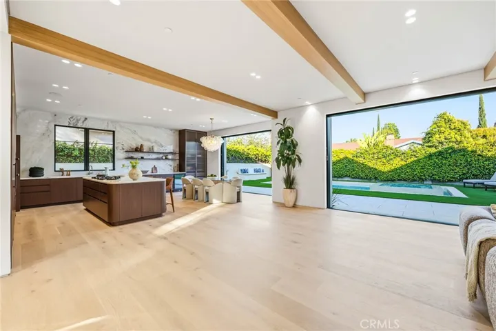 4900 Valjean, Encino, California 91436