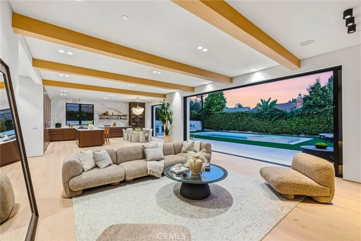 4900 Valjean, Encino, California 91436