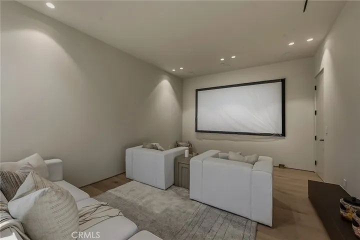 4900 Valjean, Encino, California 91436
