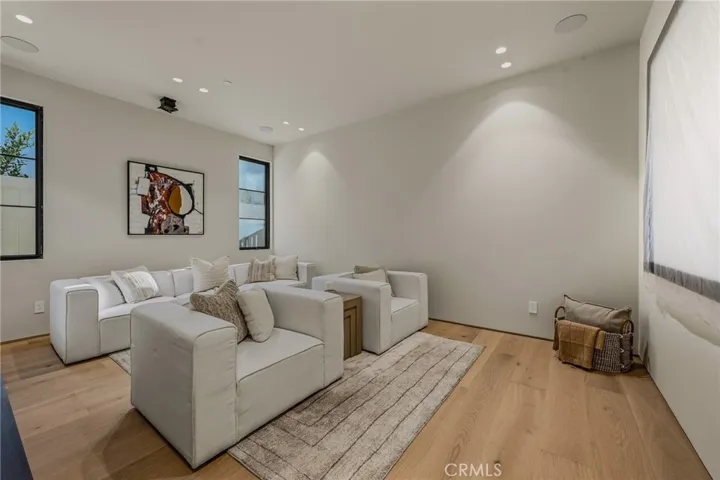 4900 Valjean, Encino, California 91436