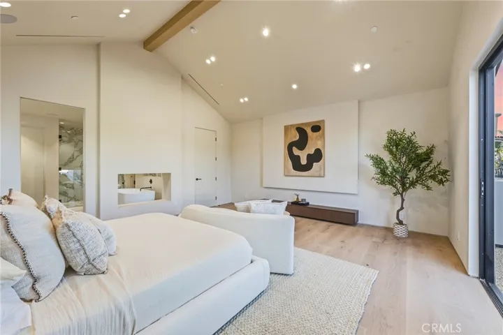 4900 Valjean, Encino, California 91436
