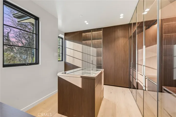 4900 Valjean, Encino, California 91436