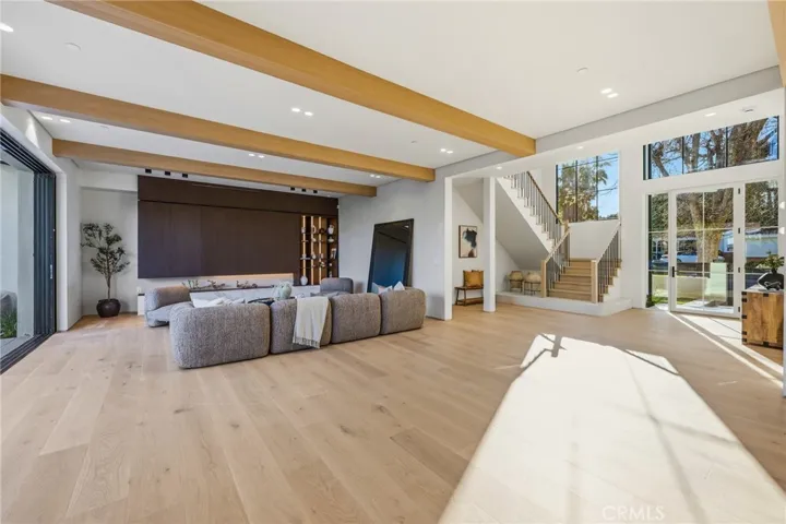 4900 Valjean, Encino, California 91436