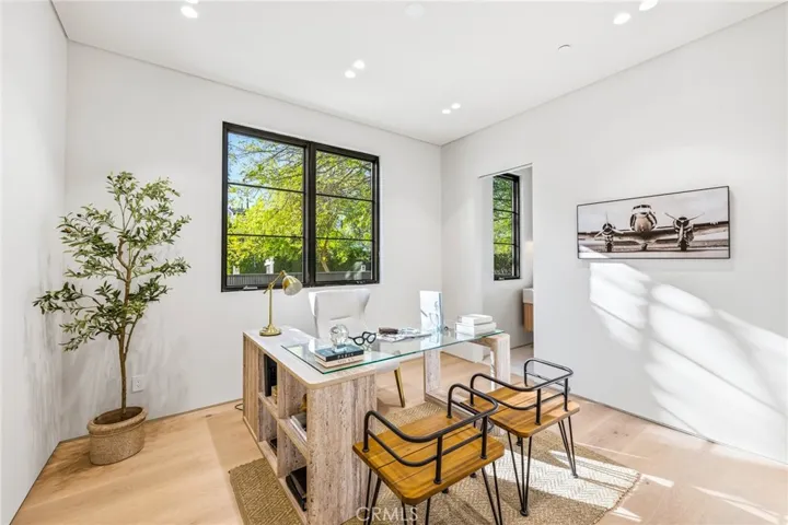 4900 Valjean, Encino, California 91436