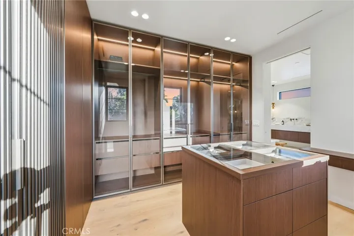 4900 Valjean, Encino, California 91436