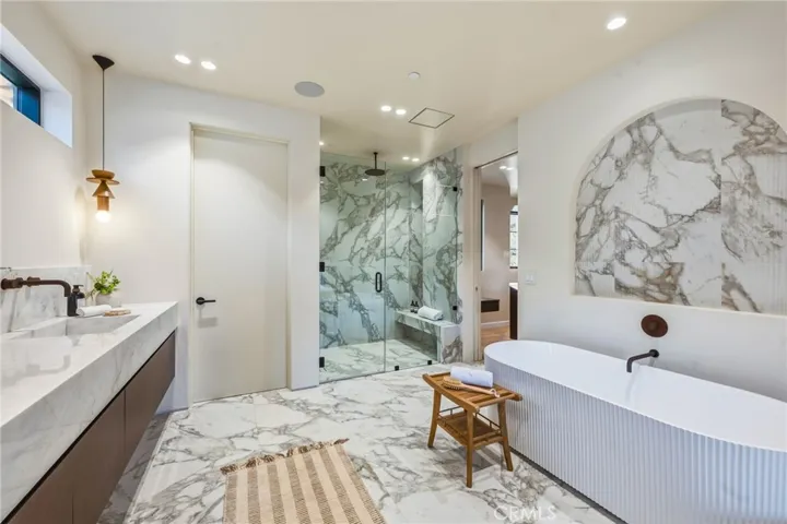 4900 Valjean, Encino, California 91436