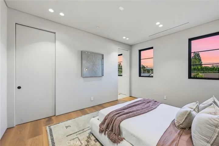 4900 Valjean, Encino, California 91436