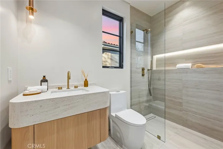 4900 Valjean, Encino, California 91436