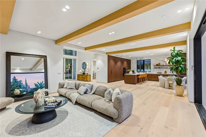 4900 Valjean, Encino, California 91436