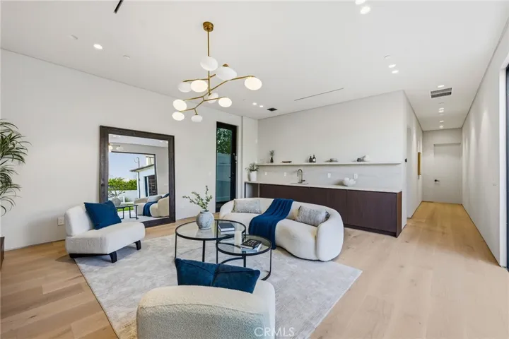4900 Valjean, Encino, California 91436