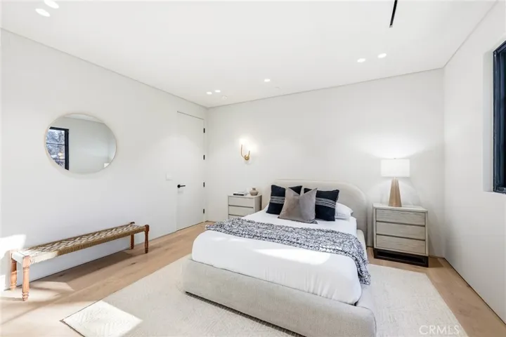 4900 Valjean, Encino, California 91436
