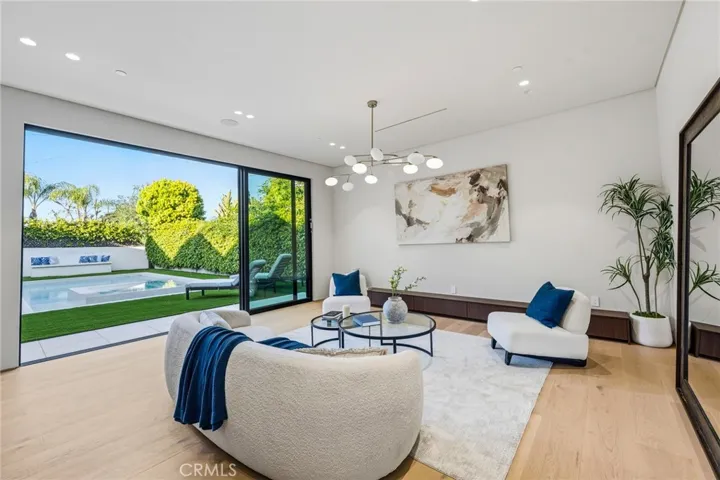 4900 Valjean, Encino, California 91436