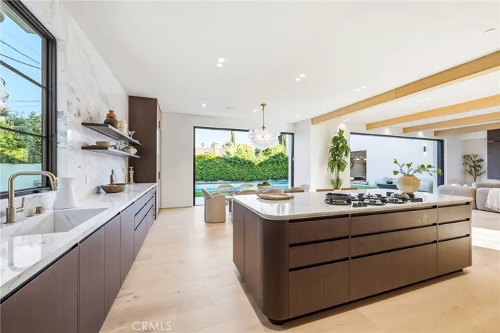 4900 Valjean, Encino, California 91436