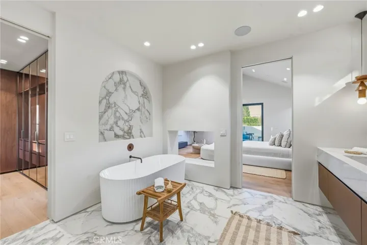 4900 Valjean, Encino, California 91436