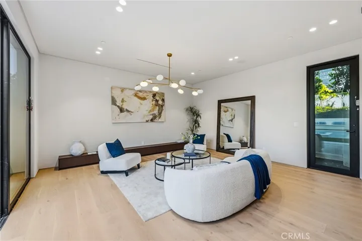 4900 Valjean, Encino, California 91436
