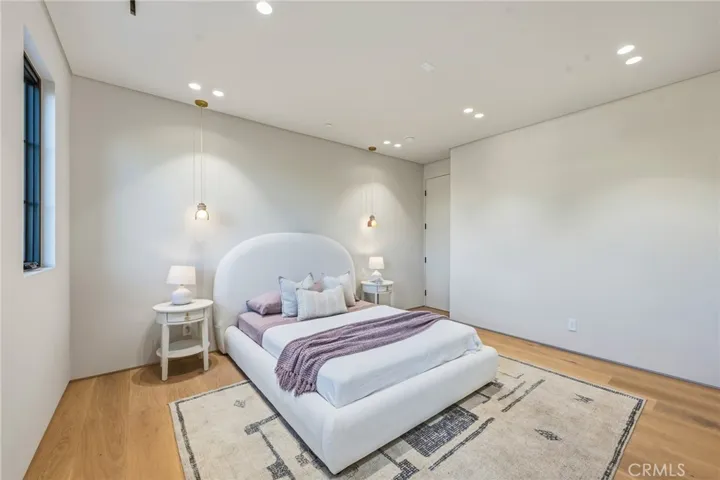 4900 Valjean, Encino, California 91436
