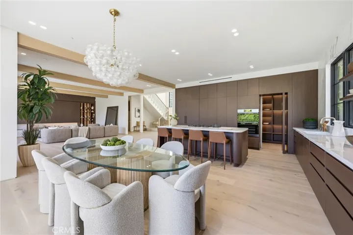 4900 Valjean, Encino, California 91436