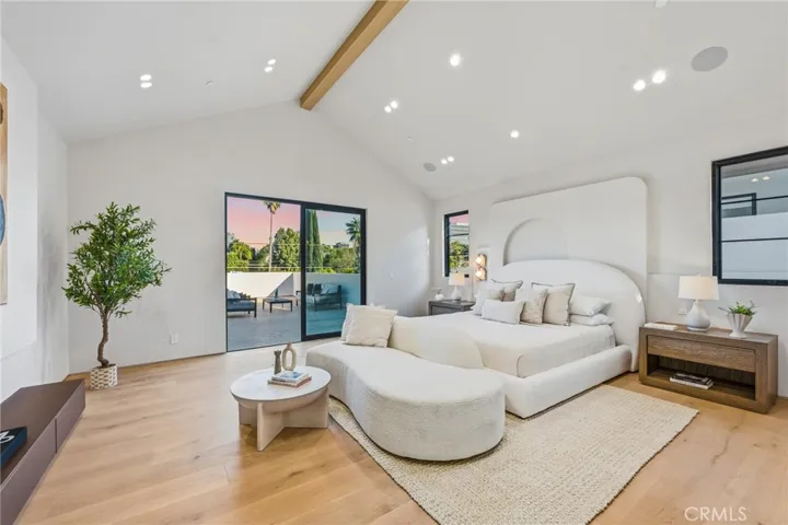 4900 Valjean, Encino, California 91436
