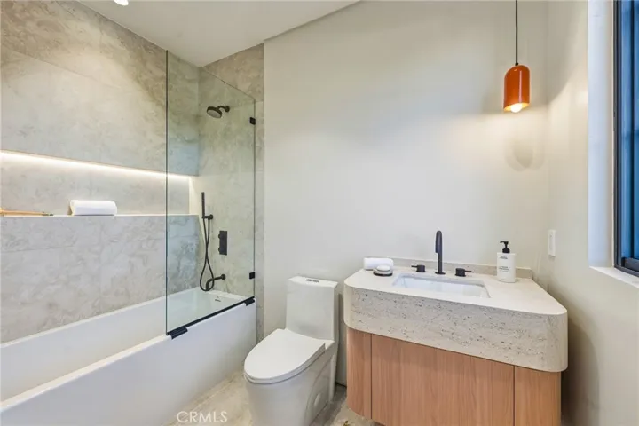4900 Valjean, Encino, California 91436