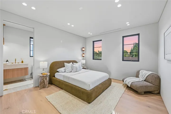 4900 Valjean, Encino, California 91436