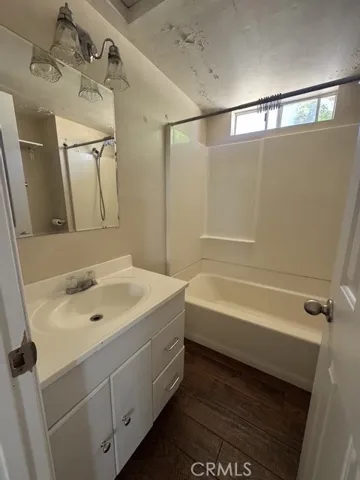 UNIT 1 - BATHROOM