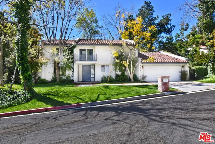 9908 Lancer Court, Beverly Hills, California 90210