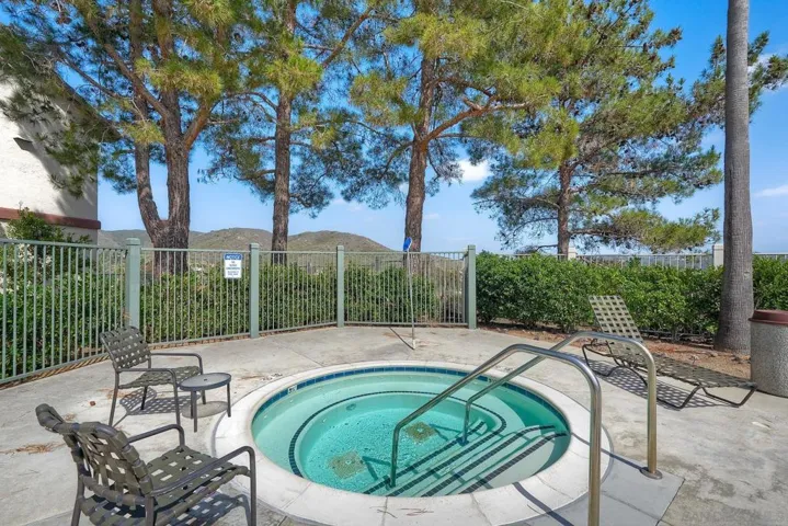Swimming Pool/Hot Tub/Sauna