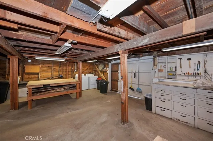 Garage.