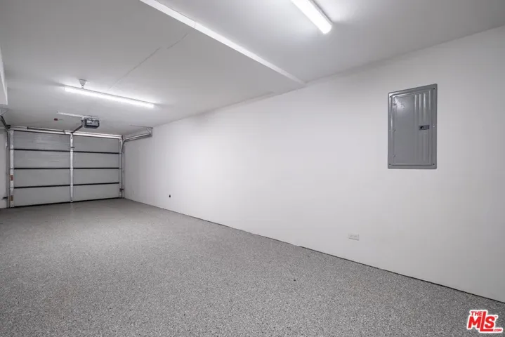 2 Car-Garage