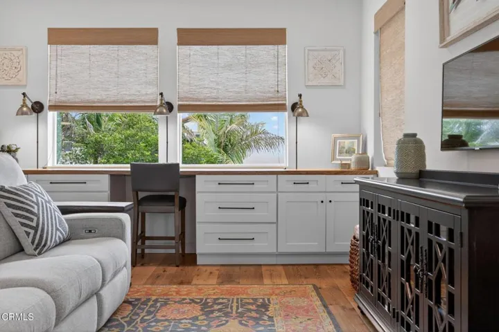 27-web-or-mls-UpmarketMedia_541Owens-27