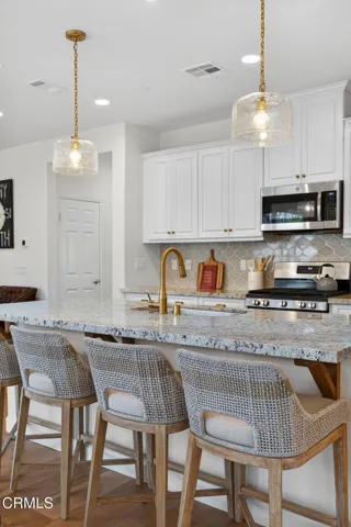 15-web-or-mls-UpmarketMedia_541Owens-15