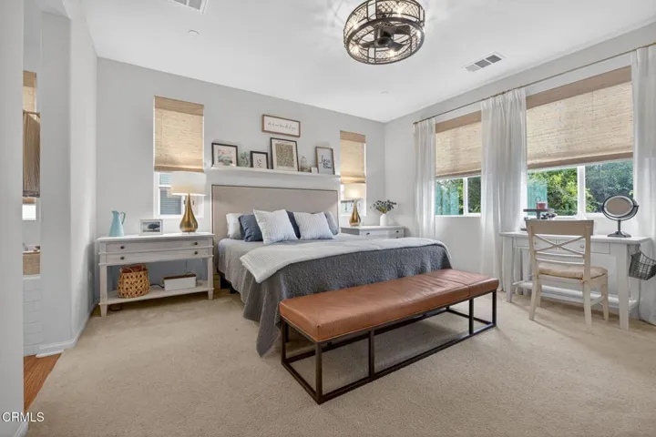 31-web-or-mls-UpmarketMedia_541Owens-31
