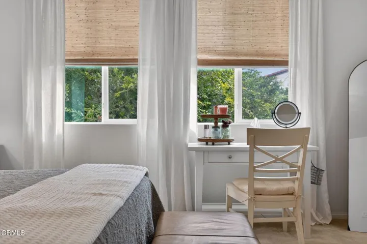 33-web-or-mls-UpmarketMedia_541Owens-33