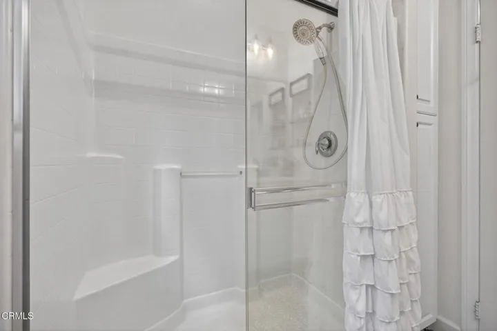 43-web-or-mls-UpmarketMedia_541Owens-43