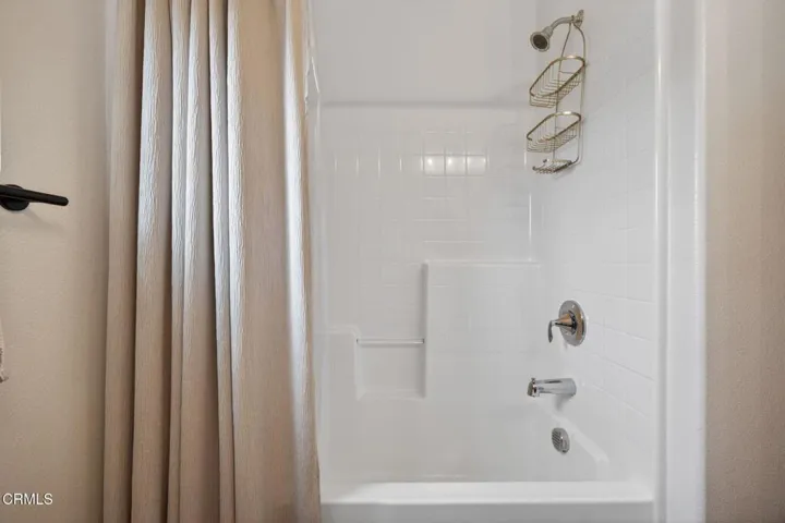 48-web-or-mls-UpmarketMedia_541Owens-48